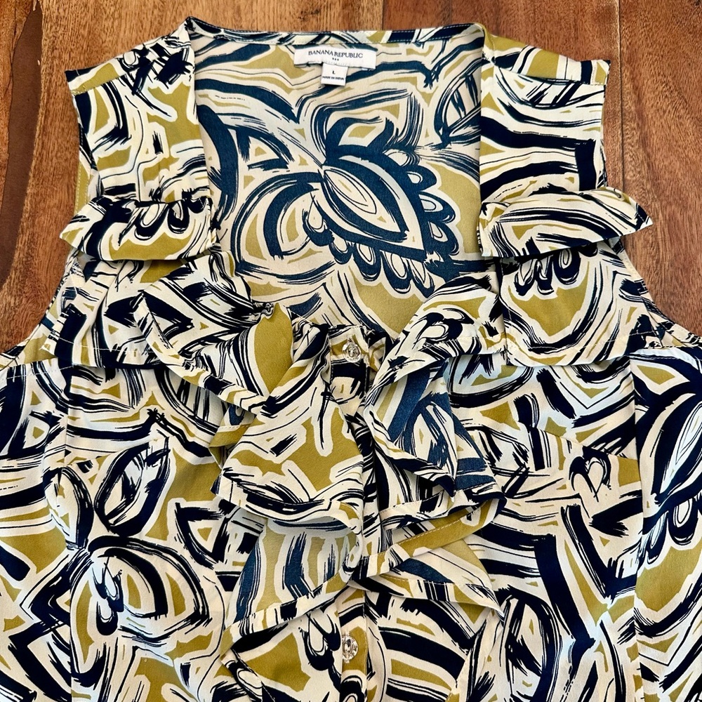 ☀️ BANANA REPUBLIC Ruffle Sleeveless Blouse - Picture 7 of 8